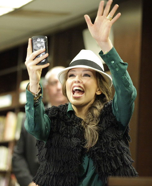 thalia_cada_dia_mas_fuerte_barnes_noble_nueva_york_new_NYC_16 thalia_cada_dia_mas_fuerte_barnes_noble_nueva_york_new_NYC_16