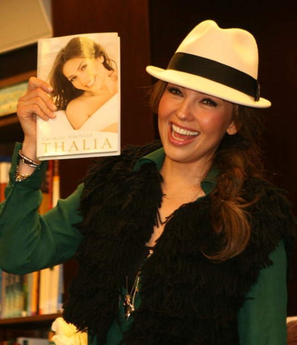 thalia_cada_dia_mas_fuerte_barnes_noble_nueva_york_new_NYC_2 thalia_cada_dia_mas_fuerte_barnes_noble_nueva_york_new_NYC_2