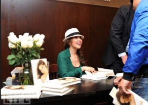 thalia_cada_dia_mas_fuerte_barnes_noble_nueva_york_new_NYC_5 thalia_cada_dia_mas_fuerte_barnes_noble_nueva_york_new_NYC_5