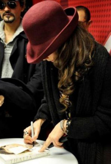 thalia_coke_lounge_cada_dia_mas_fuerte_chicago_firma_10