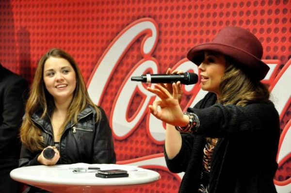 thalia_coke_lounge_cada_dia_mas_fuerte_chicago_firma_4